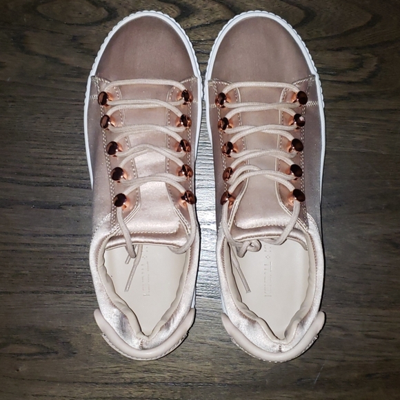 Kendall + Kylie Rae 3 Rose Gold Satin Platform Sneaker 7.5 - Picture 10 of 17